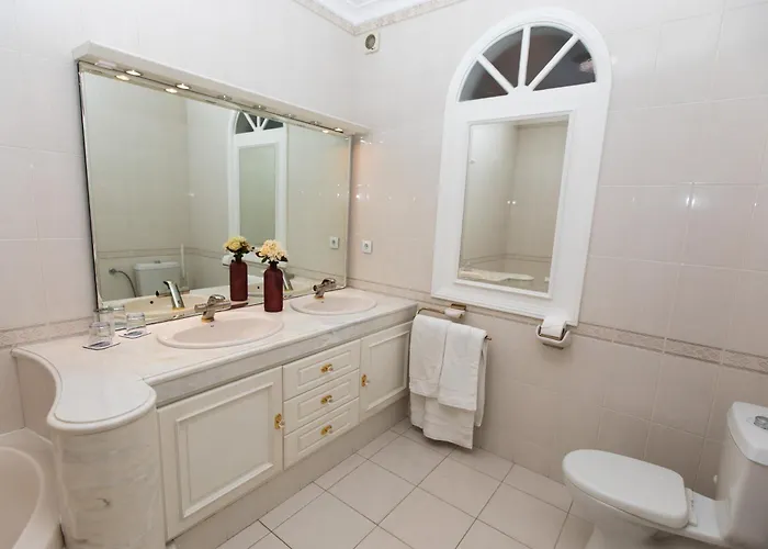 Urban - Moradia Mendes Pensjonat 3*