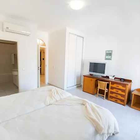 Urban - Moradia Mendes Гостьовий будинок Портіман