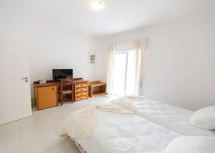 Urban - Moradia Mendes בית הארחה